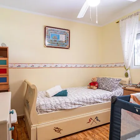 4 Bedroom Cozy In Chiclana De La Fronter *