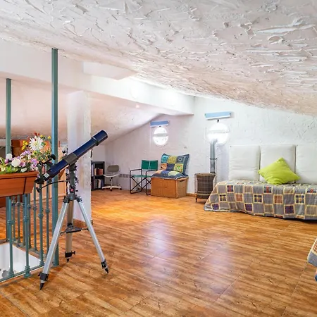 4 Bedroom Cozy In Chiclana De La Fronter Vakantiehuis *