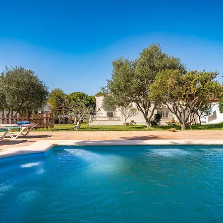 4 Bedroom Cozy In Chiclana De La Fronter Vakantiehuis *